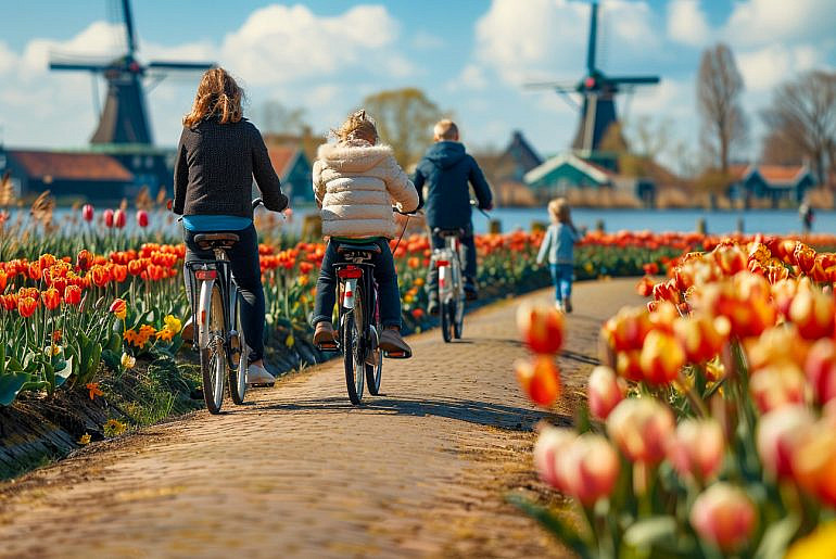 Cycling in the Netherlands will engage and excite your whole family!